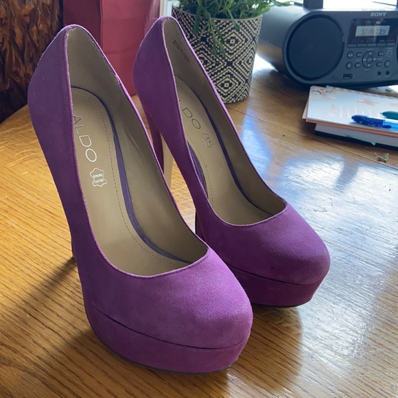 Size 37 / 6.5 aldo suede heels